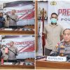 Kapolres Sumba Timur AKBP Gede Harimbawa Menjelaskan ke Awak Media Terkait kasus Pembuhan dan Kekerasan di Blok M, Matawai dan Menunukkan barang Bukti Parang Sumba yang digunakan untuk Membunuh dan Melukai korban [Foto: Heinrich Dengi]